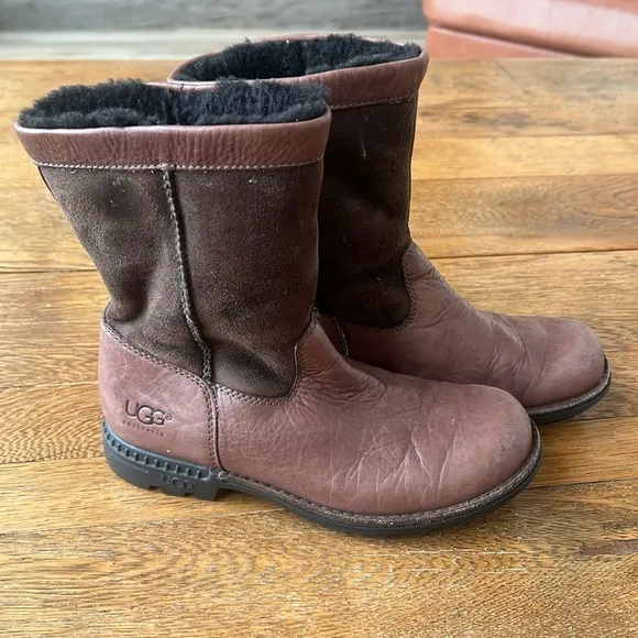 UGG Leather boots size 3 🤎