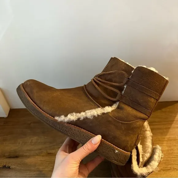 UGG Luisa Leather Brown Boots Sheepskin Lined &amp; Detailed Size 11 Women’s