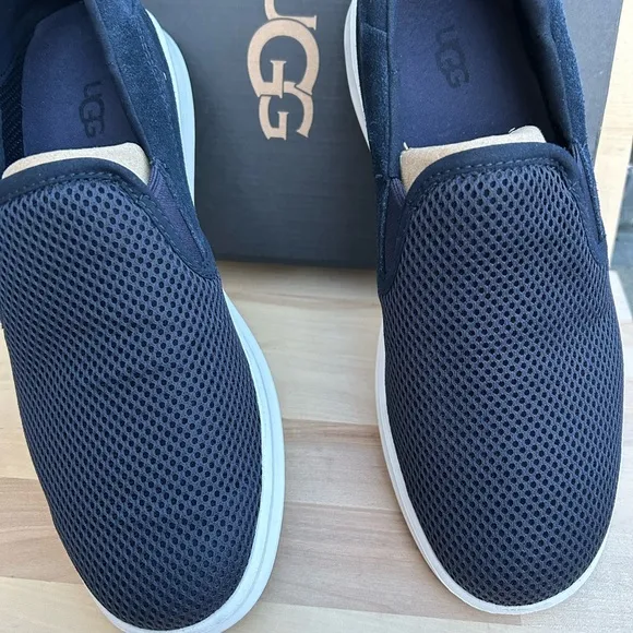 UGG‎ Men's Sheldon Slip on size 9
