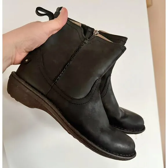 Ugg Neevah Boots leather shearling sz 9 black excellent condition warm comfort