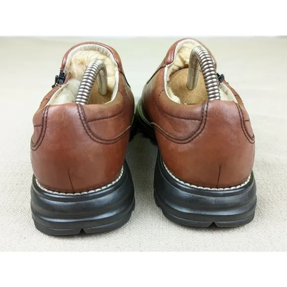 UGG Womens 7 Brown Leather Sheepskin Lined Zip Up Low Top Shoes