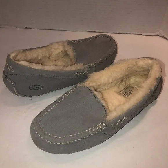 UGG Womens Grey Suede Ansley Moccasin Slippers Shoes sz 8