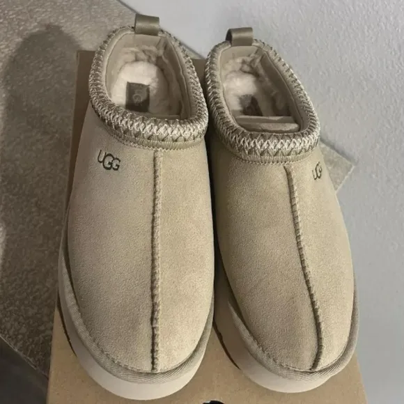 🌸🌼💖UGG Women's Tan and Brown Slippers🐞