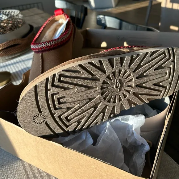 UGG Women’s Tazz slippers