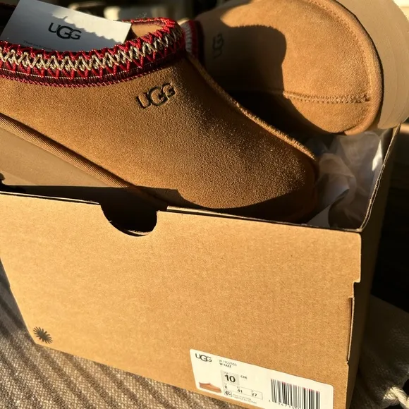 UGG Women’s Tazz slippers