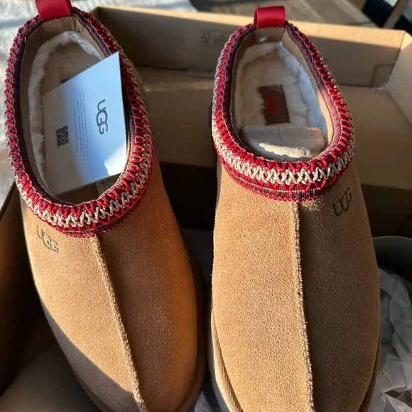 UGG Women’s Tazz slippers