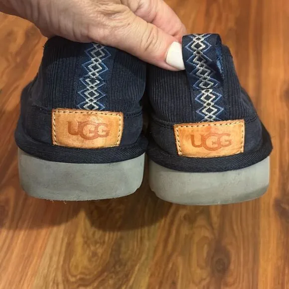 UGG Men's Romeo navy corduroy Sherpa slippers shoes size 9