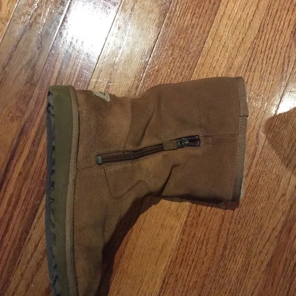 Uggs Girls Chestnut Boots