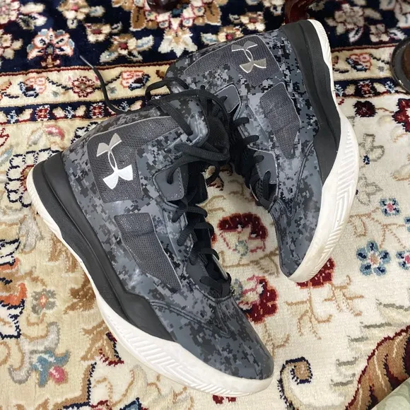 Under Armour Kids Basketball shoes