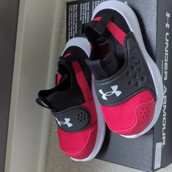 Under Armour Slip On Stay Put Sneakers
