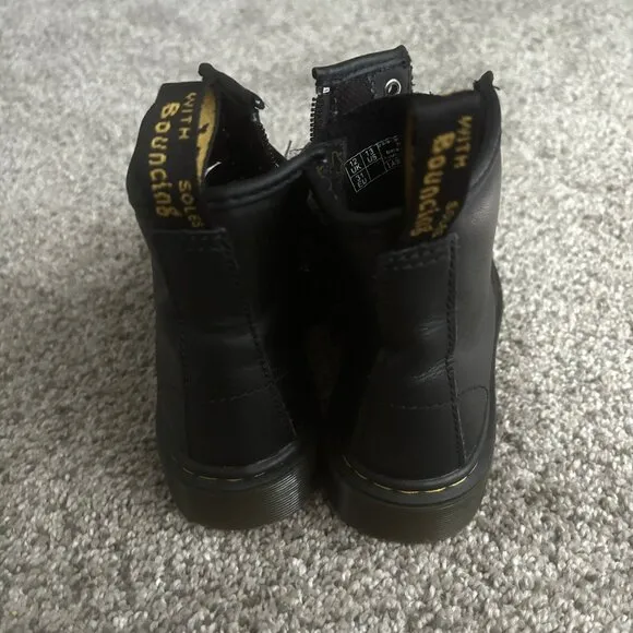 Unisex  Dr. Martens1460 Softy T Leather Lace Up Boots in Black Youth Size 13