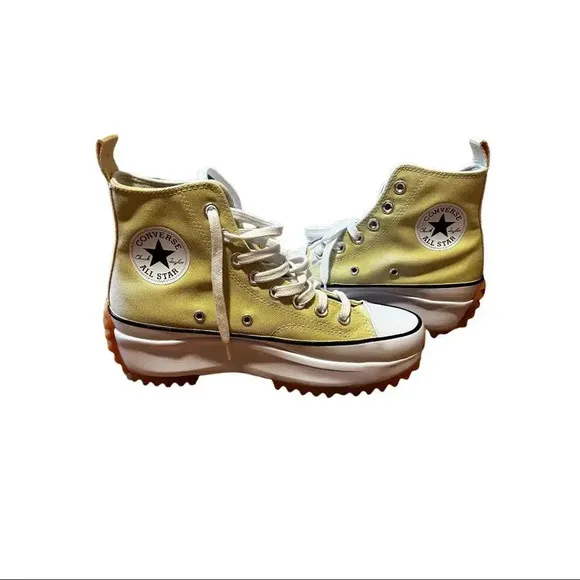 Unisex Run Star Hike Platform Converse sneakers.