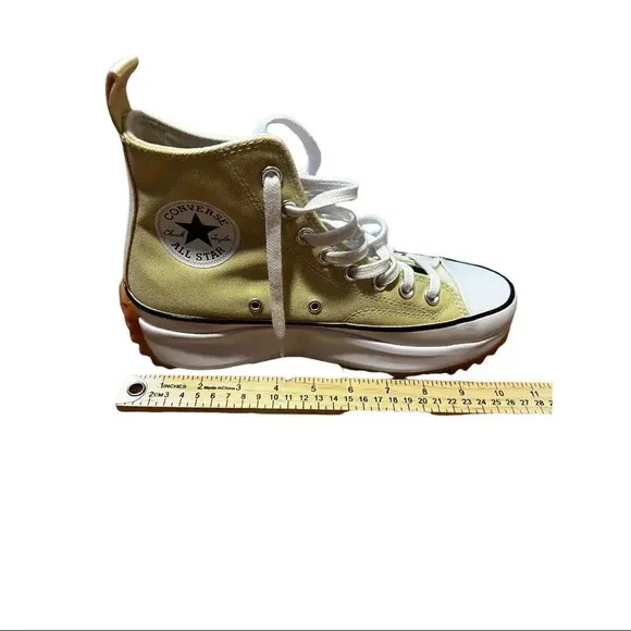 Unisex Run Star Hike Platform Converse sneakers.