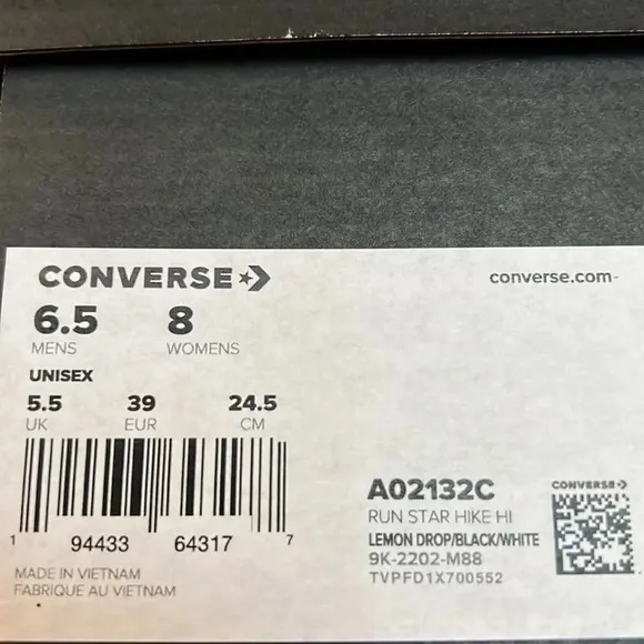 Unisex Run Star Hike Platform Converse sneakers.