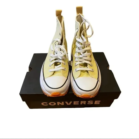 Unisex Run Star Hike Platform Converse sneakers.
