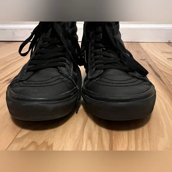 Vans All Black Leather Sk8-Hi MTE High Top Sneakers Men’s Size 9