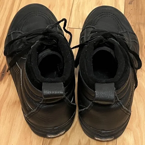 Vans All Black Leather Sk8-Hi MTE High Top Sneakers Men’s Size 9