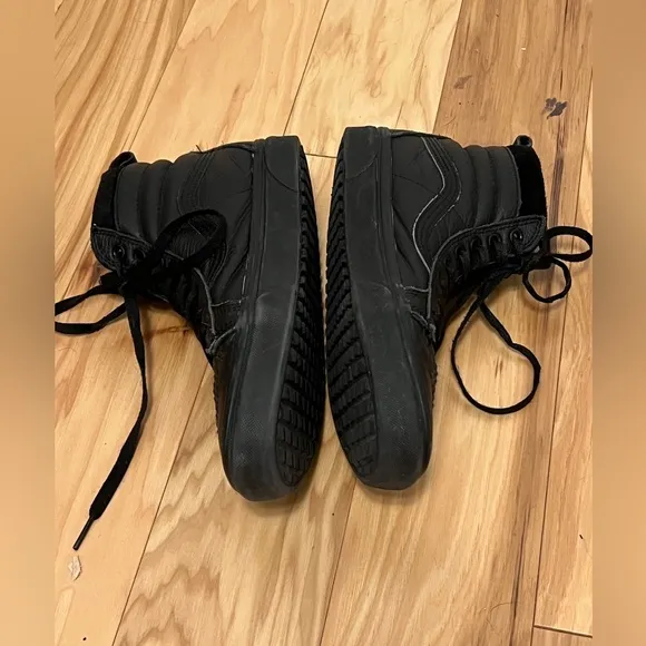 Vans All Black Leather Sk8-Hi MTE High Top Sneakers Men’s Size 9