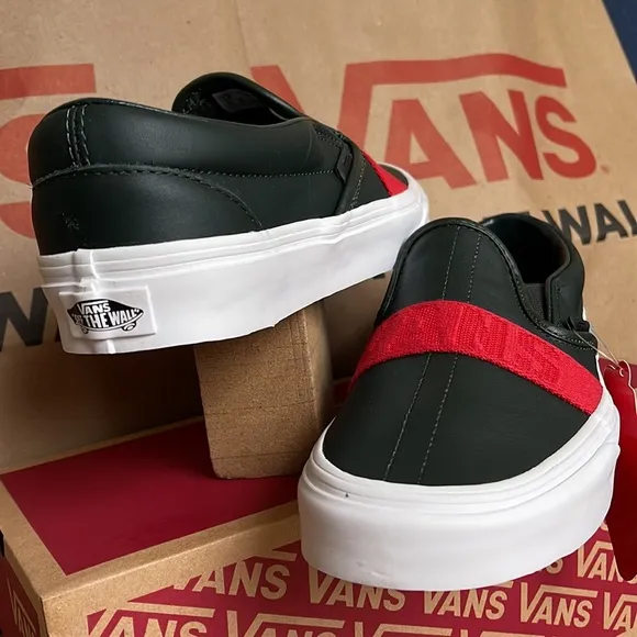 Vans Classic Slip-On W Leather &amp; Webbing Scarabred WMNS