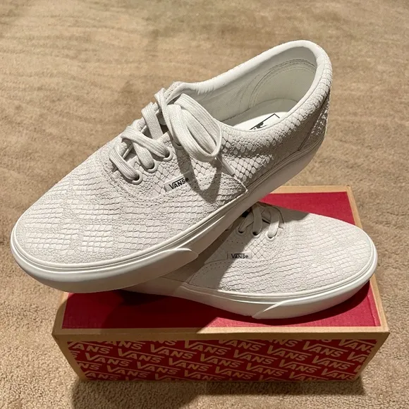 🐍VANS Era Platform Animal Embossed Sneakers White  - Size 9 - NWOT🐍