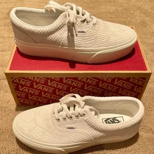 🐍VANS Era Platform Animal Embossed Sneakers White  - Size 9 - NWOT🐍