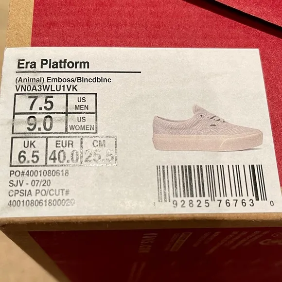 🐍VANS Era Platform Animal Embossed Sneakers White  - Size 9 - NWOT🐍