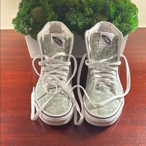 Vans Green &amp; White High-Top Sneakers. Women’s Size 8. Excellent Condition