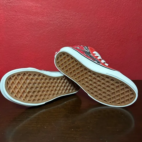 Vans kids Red and white High-Top sk8-hi Sneakers with Flame Design size 12.5 NTW