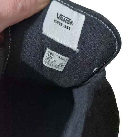 Vans Knu Skool Shoes Black/White/Gum Soles