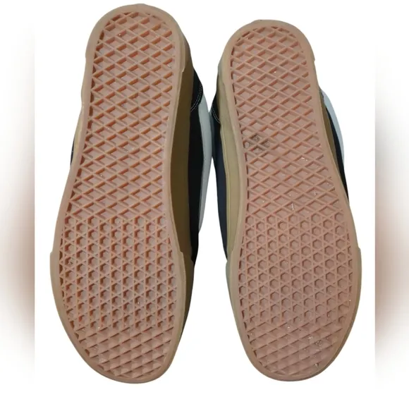 Vans Knu Skool Shoes Black/White/Gum Soles