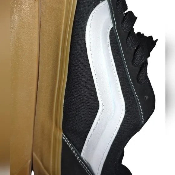 Vans Knu Skool Shoes Black/White/Gum Soles