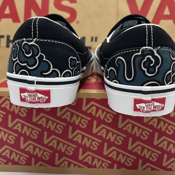 Vans Men’s Black Slip-On Shoes with Floral and Tiger Design Classic Slip-OnSnkr