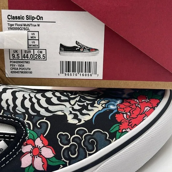 Vans Men’s Black Slip-On Shoes with Floral and Tiger Design Classic Slip-OnSnkr