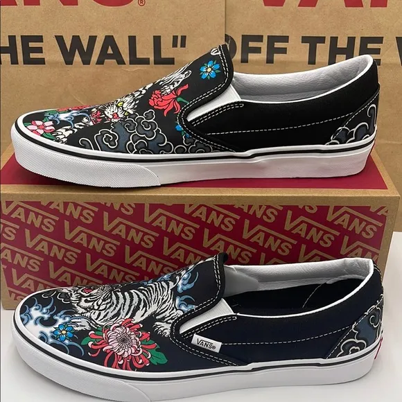 Vans Men’s Black Slip-On Shoes with Floral and Tiger Design Classic Slip-OnSnkr