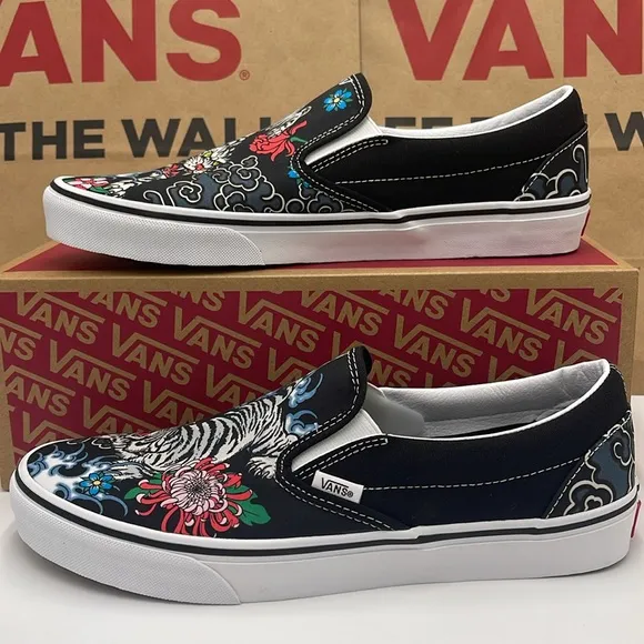 Vans Men’s Black Slip-On Shoes with Floral and Tiger Design Classic Slip-OnSnkr
