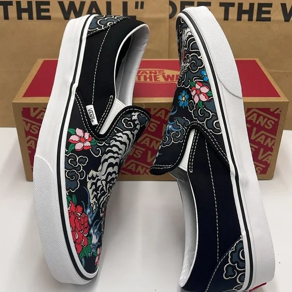 Vans Men’s Black Slip-On Shoes with Floral and Tiger Design Classic Slip-OnSnkr