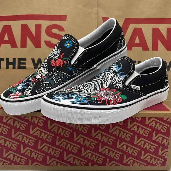 Vans Men’s Black Slip-On Shoes with Floral and Tiger Design Classic Slip-OnSnkr