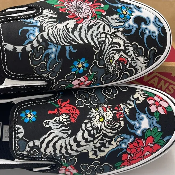 Vans Men’s Black Slip-On Shoes with Floral and Tiger Design Classic Slip-OnSnkr