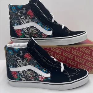 Vans Men’s High-Top Sneakers Sk8-HiTiger Floral Multi/True WhiteVN000BW76GL…