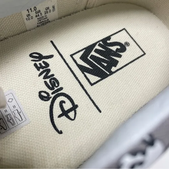 Vans Off The Wall X Disney Mickey Mouse Frost Grey Classic Slip-On Shoes Size 11