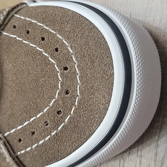 Van's SK8-Hi Brand new in the box no lid authentic uper textile and leather