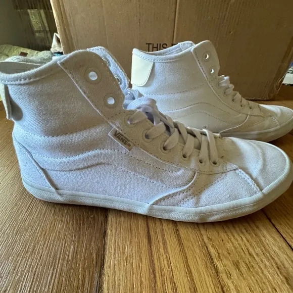Vans Sk8 - Hi High-Top Sneakers in White Canvas