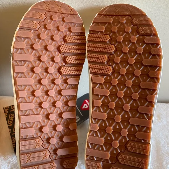 Vans Sk8-Hi MTE Men 5.5/ Women 7