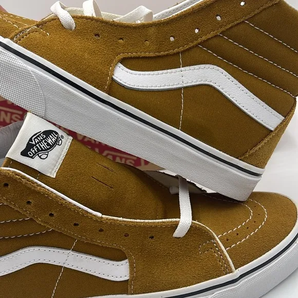 Vans WMNS High-Top Sneakers in Mustard White Sk8-HiColor Theory Golden Brown