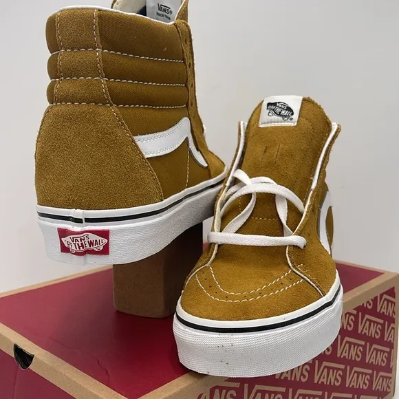Vans WMNS High-Top Sneakers in Mustard White Sk8-HiColor Theory Golden Brown