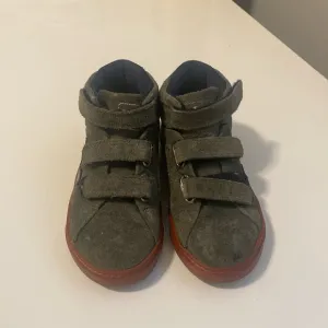VEJA boys high top sneakers