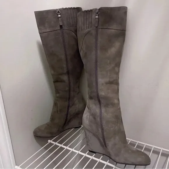 Via Spiga gray suede boots size 6 almond toe wedge