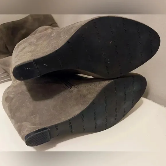 Via Spiga gray suede boots size 6 almond toe wedge
