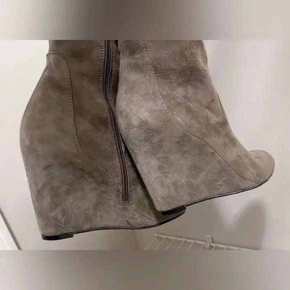 Via Spiga gray suede boots size 6 almond toe wedge