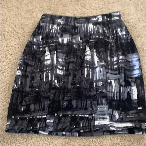 VINCE Abstract Print Silk pencil skirt EUC